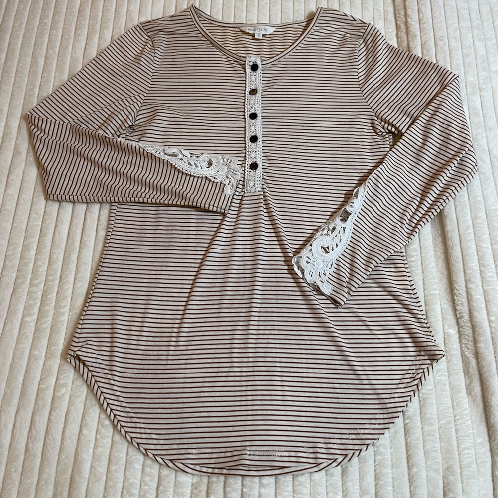 Boutique | Striped Women's Top | Lace Detail - Picture 2 of 13